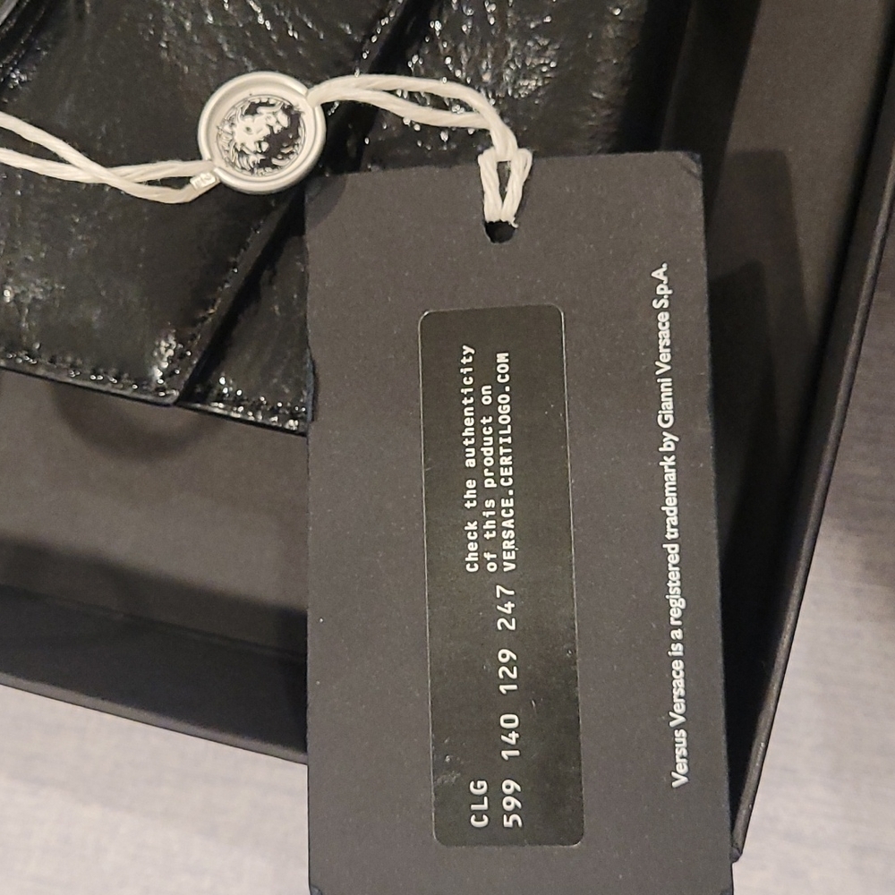 Versace Versus Black Patent Leather Crossbody w/Medusa Safety Pin Incl Box - Picture 3 of 8